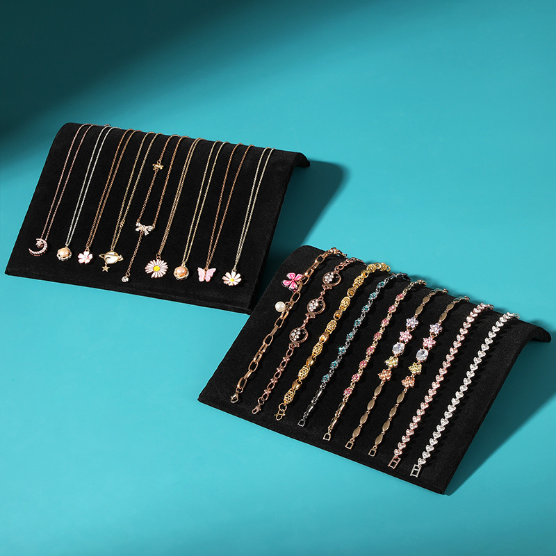 Jewelry And Watches Stores - Siyah Kadife Mücevher Sergi Tepsisi Saat