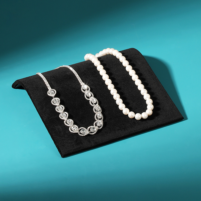 Siyah Kadife Mücevher Sergi Te - Jewelry And Watches Stores incelemesi ve fiyatı